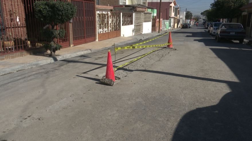 Saltillo: Vecinos piden reparación de bache en fraccionamiento Urdiñola