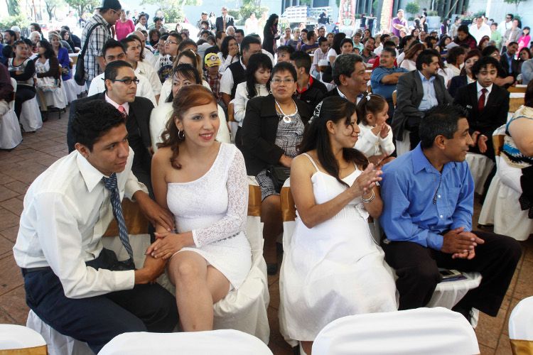 Día memorable; realizan bodas comunitarias en Sabinas