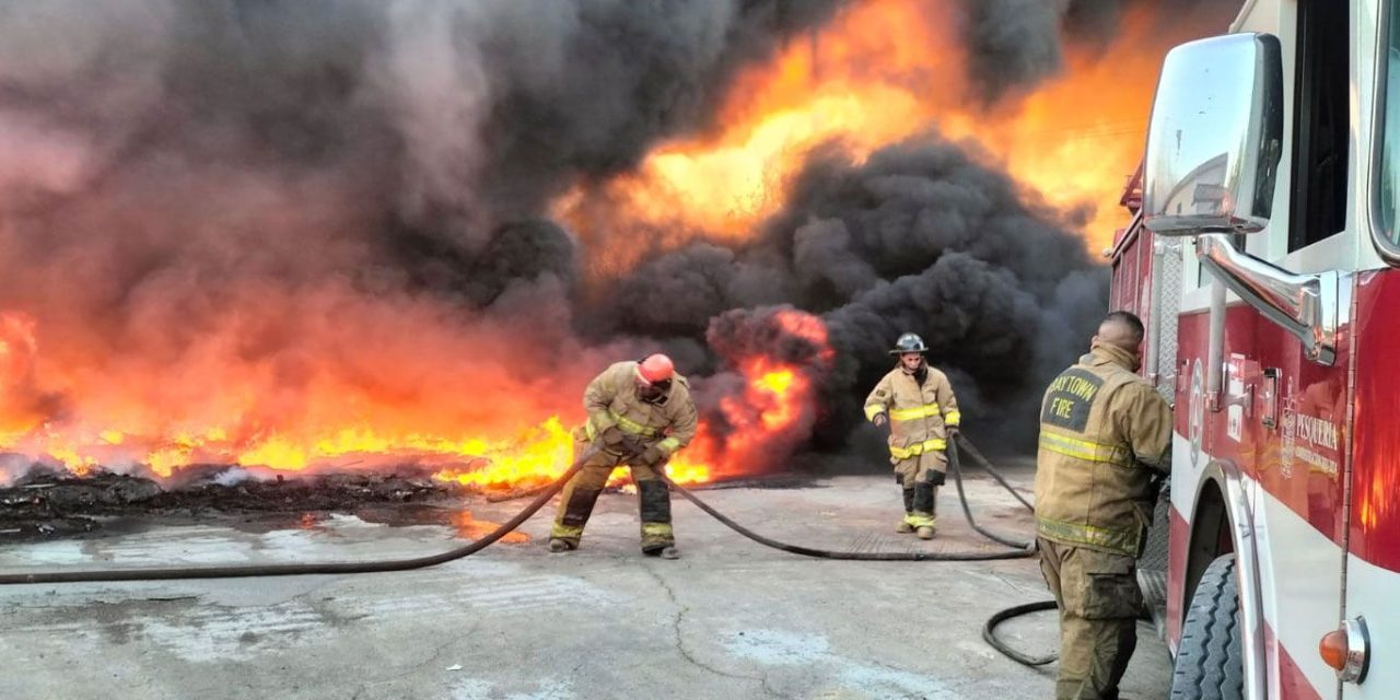 Se incendia bodega de reciclaje en Pesquería, Nuevo León