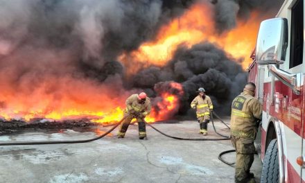 Se incendia bodega de reciclaje en Pesquería, Nuevo León