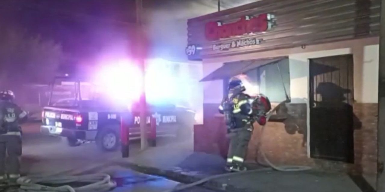 Comercio se incendia en Saltillo