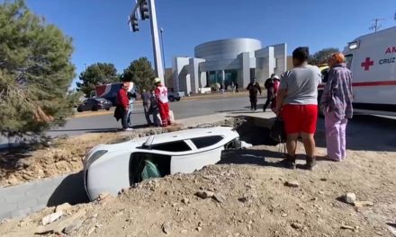 Camión lo choca por alcance y lo proyectan a un canal pluvial