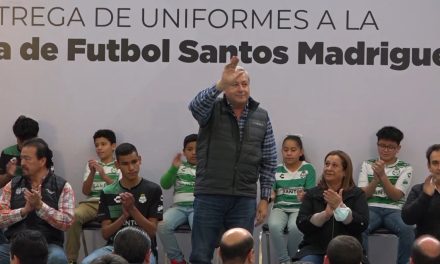 Continúa Chema Fraustro apoyando al deporte de Saltillo