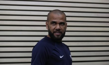 Pide Fiscalía mantener en prisión a Dani Alves por pruebas en su contra