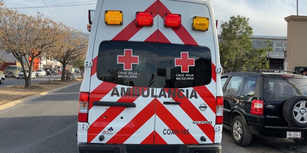 Chofer de camión quitó derecho de paso y lesiona a motociclista en Saltillo
