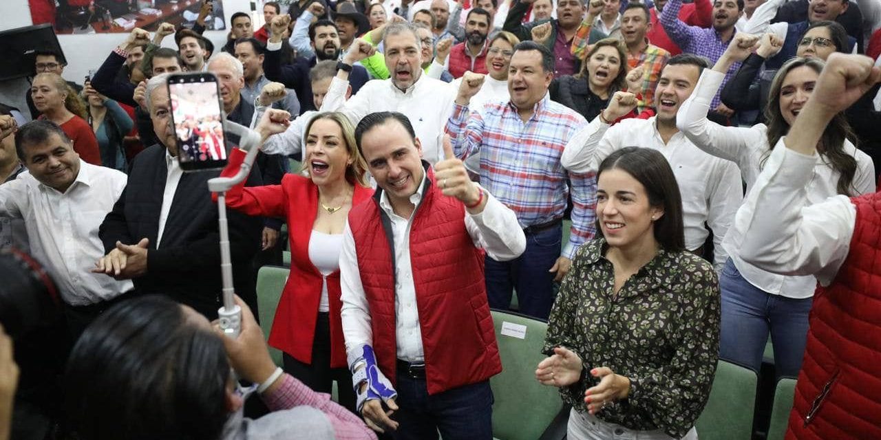 Se coloca Manolo Jiménez arriba en las encuestas