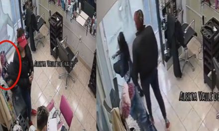 Mujer usa a su hija parfa robar una estética en el Edomex (video)