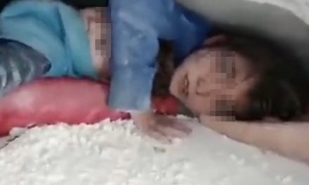 ‘Si nos rescatas seremos amigos para toda la vida’; el desgarrador mensaje de una niña atrapada en los escombros en Siria
