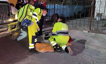 Niño choca contra llanta de combi en colonia Agua Nueva de Saltillo