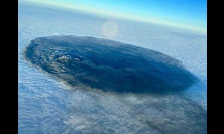 Así se ve la gigantesca nube tóxica en Ohio tras descarrilamiento de tren con químicos