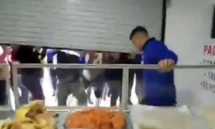 Video: Tenían el pollo más barato y fueron golpeados por su competencia