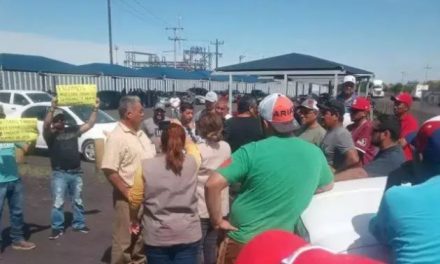 Mineros de Sabinas se manifiestan por falta de pagos
