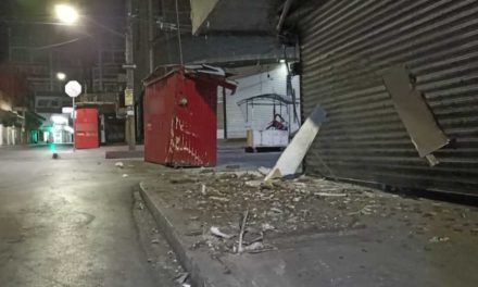 Automovilista destroza puesto de revistas en la Zona Centro de Saltillo