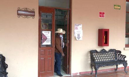 Responden arteaguenses al pago del predial