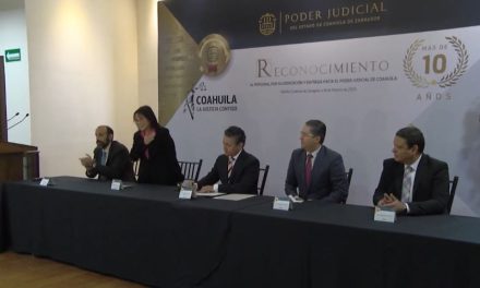 Poder Judicial de Coahuila reconoce a trabajadores con 10 a 40 años de trayectoria