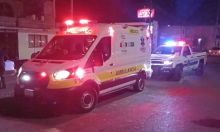 Motociclista se salva la vida por usar su casco en Saltillo