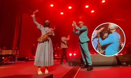Alejandro Sanz invita a la saxofonista María Elena Ríos a tocar con él (video)