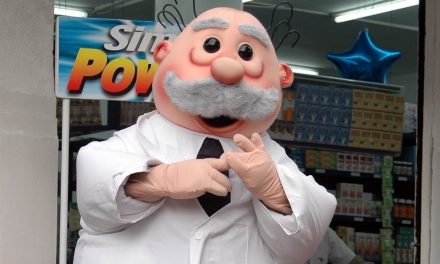 Si la escuela no es lo tuyo puedes ser botarga del Dr. Simi… gana más que algunos profesionistas