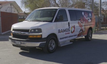 Entrega alcalde de Ramos Arizpe 3 vagones para transporte escolar