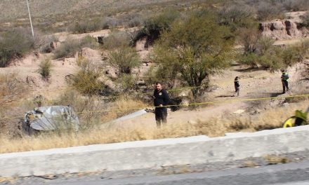 Joven de 19 años muere en volcadura en carretera a Torreón