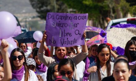 Marchan en Arteaga por la igualdad  para conmemorar Día Internacional de la Mujer