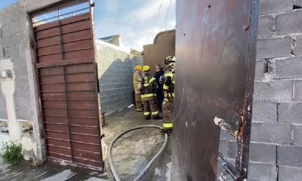 Menor provoca incendio dentro de su domicilio en Saltillo; jugaba con el encendedor