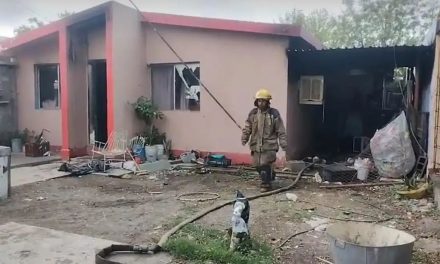 Incendio consume vivienda en Palau