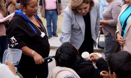 Llevan servicios médicos  para los adultos mayores de Sabinas
