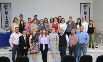 Llevan plática a universitarios de Sabinas