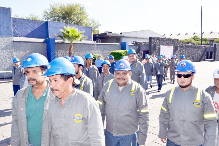 Trabajadores de AHMSA exigen sus pagos pendientes