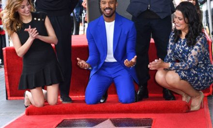 Michael B. Jordan devela su estrella en el Paseo de la Fama de Hollywood (video)