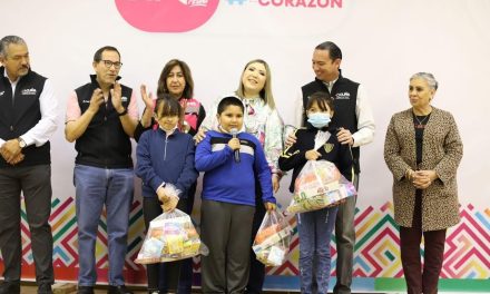 DIF Acuña entrega apoyos alimentarios a niños