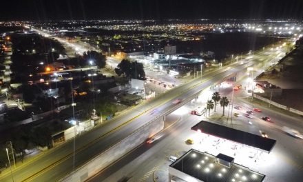 Instalan nuevas luminarias en el Torreón