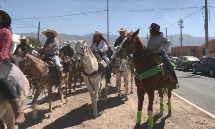 Festejan con cabalgata y festival a la Narro