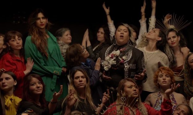 8M: La coahuilense Vivir Quintana estrena ‘Te Mereces Un Amor’ (Video)