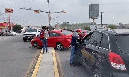 Saltillo: Accidente sobre la calzada Antonio Narro deja cuantiosos daños materiales