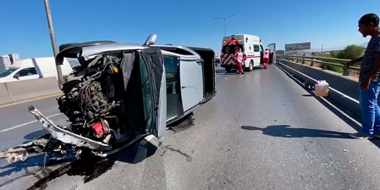Saltillo: Caos vial y daños materiales deja aparatoso accidente sobre V. Carranza