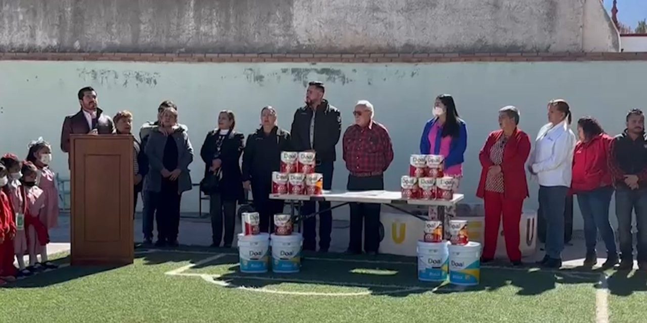 En Arteaga se apoya la educación