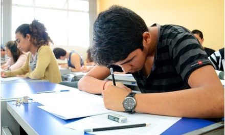 Apoyos educativos; llegan becas para jóvenes en Sabinas