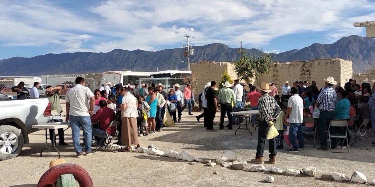 Autoridades de Parras llevan beneficios a 5 comunidades rurales