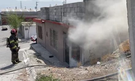 Se incendia casa deshabitada: se presume era punto de venta de drogas en Saltillo