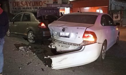 Clientes esperaban sus tacos y fueron embestidos por una camioneta en Saltillo