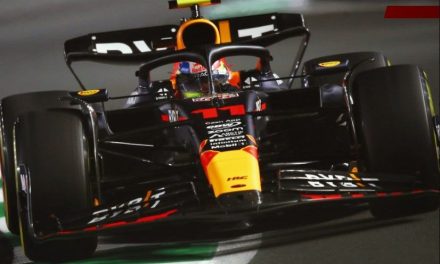 Checo Pérez gana el GP de Arabia Saudita
