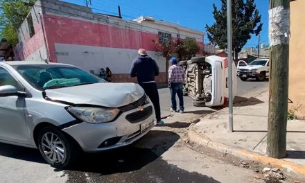 Saltillo: Se registra choque y volcadura en la Vista Hermosa
