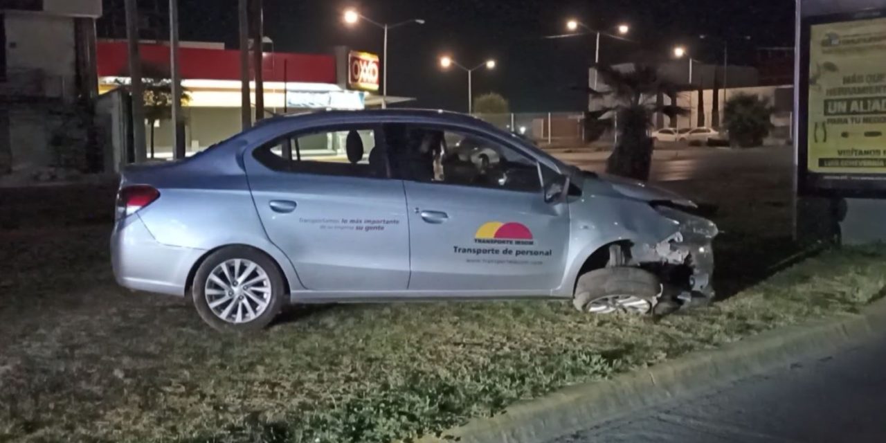 Saltillo: Tras ser vencido por el sueño conductor acaba en medio del camellón