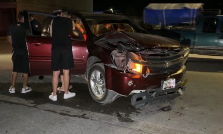 No ven señal de auto y se origina accidente en Saltillo