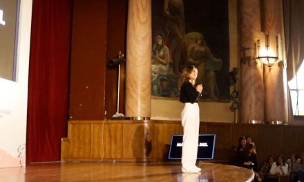 Todo un éxito conferencia «Más Allá del Rosa»