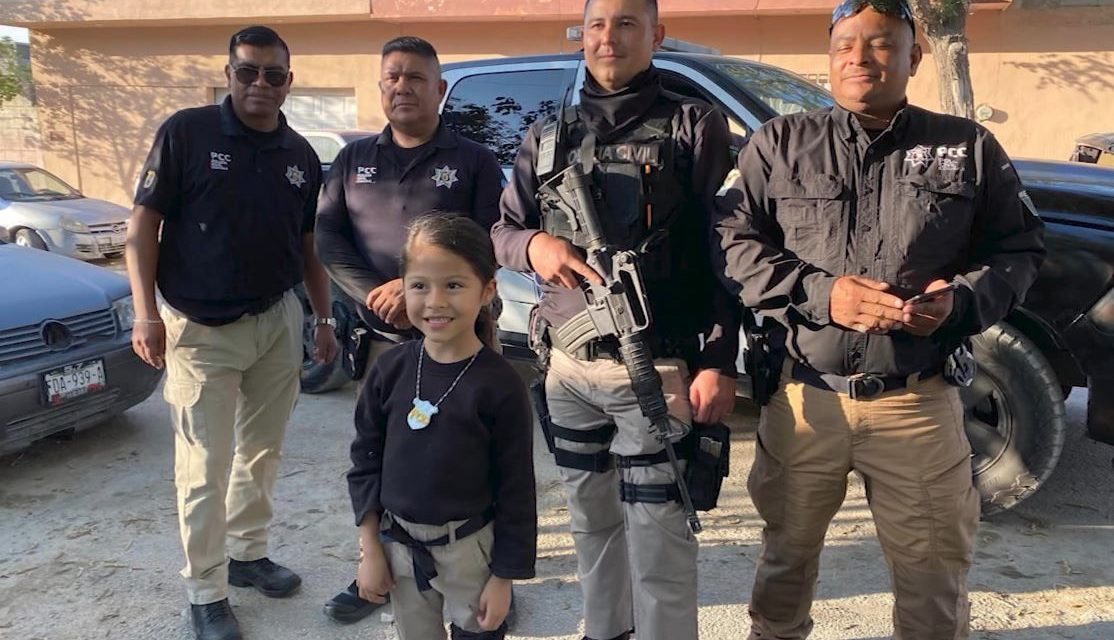 Elementos de la PCC acompañan a cumpleañera; La pequeña Zoe quiere ser policía cuando crezca