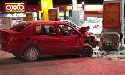 Hombre se impacta contra gasolinera del bulevar Colosio en Saltillo