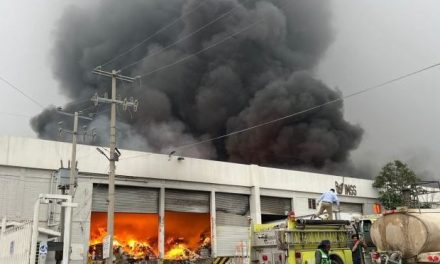 Controlado incendio de bodegas del IMSS Saltillo